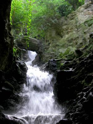 2004-11-06: artificial waterfall