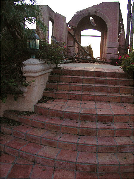 <b>Birch Bluff Ave</b>