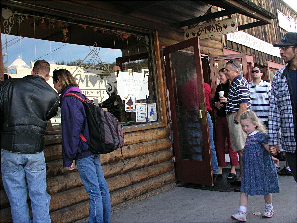 Moms Apple Pies - Julian, CA