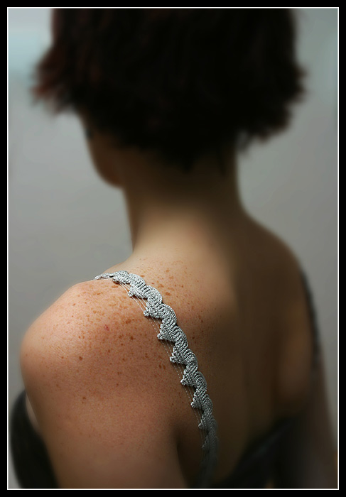 <b>Head and Shoulders I</b><br><i>by Peter Bako</i> <br><b>[ 5th Place ]</b>