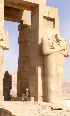 u35/cwright/medium/40516110.ValleyKings.Ramesseum.jpg