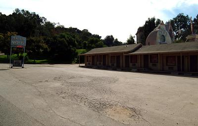 The Bates Motel, with the town from the Grinch right behind it. Doesn't seem right.