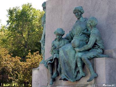 Statues/Monuments