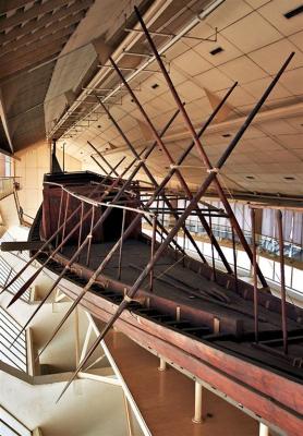 Vue arrire de la barque sacre