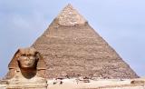 Le Sphinx devant la pyramide de Kephren