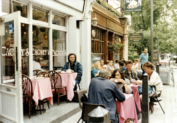 London: Richard having dinner at a cafe near Russell Square