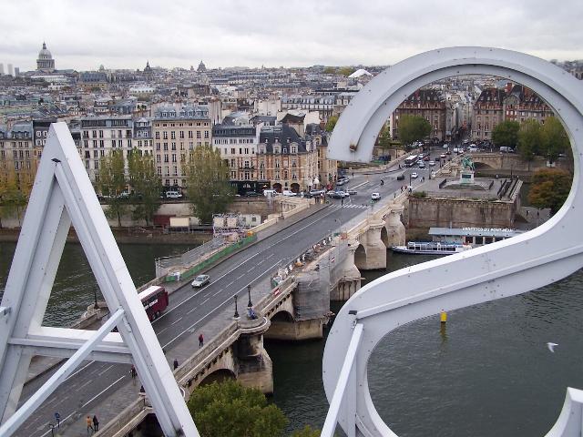 Scene from Bourne Identity, top of Samarataine looking down on Pont Neuf