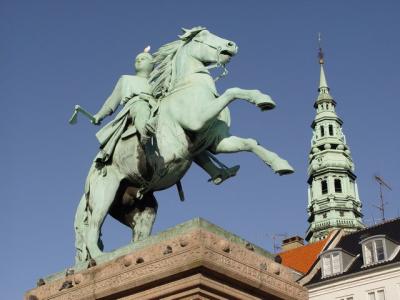 Bishop Absalon statue, Hojbro Plads