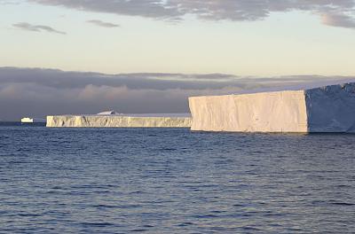 Antarctic Sound Tabular Iceberg 0388