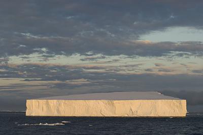 Antarctic Sound Tabular Iceberg 0402
