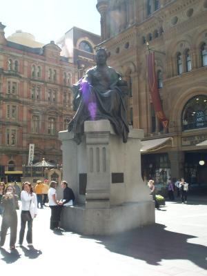 Queen Victoria Statue.jpg
