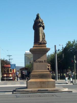 Queen Victoria Statue.jpg