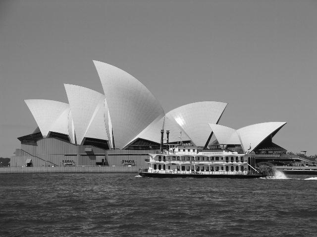 Black_and_white_Opera_House.jpg
