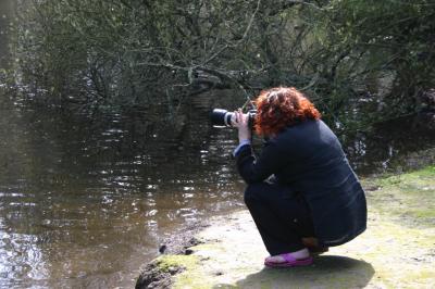 Linda taking aim borrowing ze telephoto