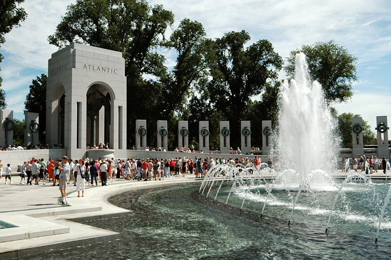 WW II Memorial    8379