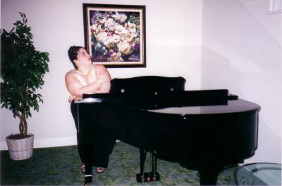 donna piano.jpg