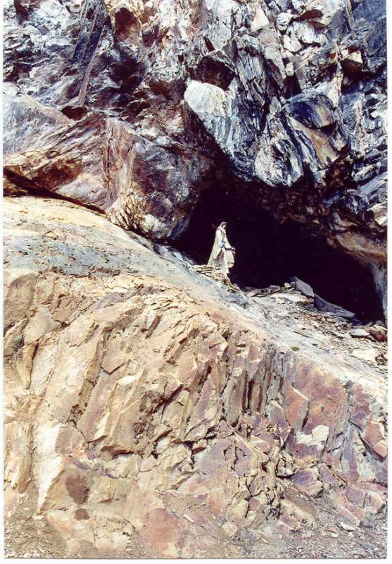 Statue of the Holy Mary in the rocks close to the Punta Olimpica pass