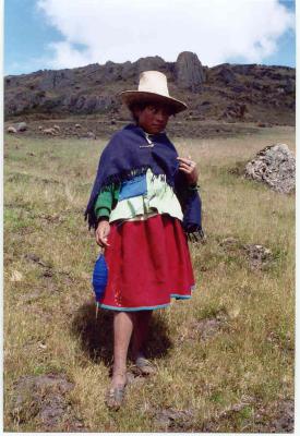 Spinning woman at Cumbe Mayo