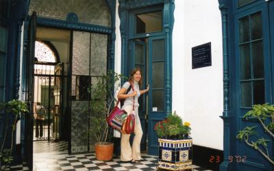 Meeli with a Bolivian bag in stylish hostel Roma in Lima, Peru