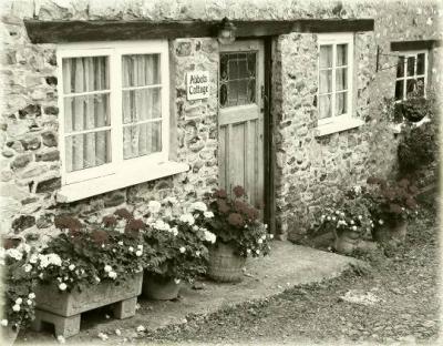02 Abbots Cottage