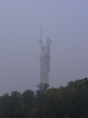  ww2 victory statue - the iron lady of kyiv  - in the fog