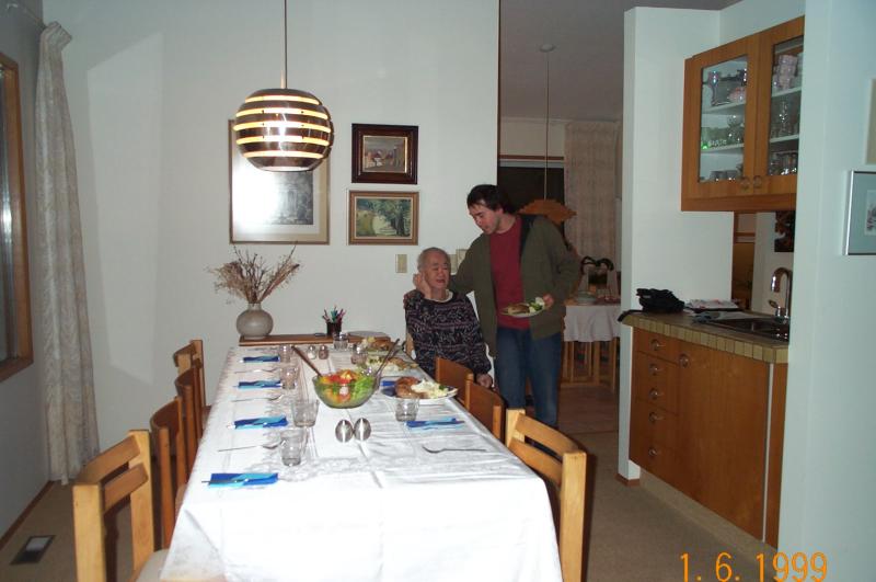 Jara & Grandpa nha Chi Huong