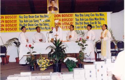 Cc linh mục Dòng Don Bosco dng thnh lễ cầu nguyện cho cc n Nhn.jpg