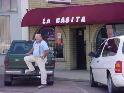 Rick standing in front<br>his favorite restaurant<br>Globe La Casita Caf