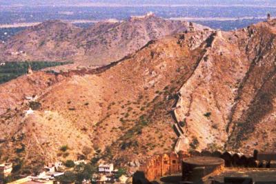 amber fort valley zoom-in (crop from previous image)