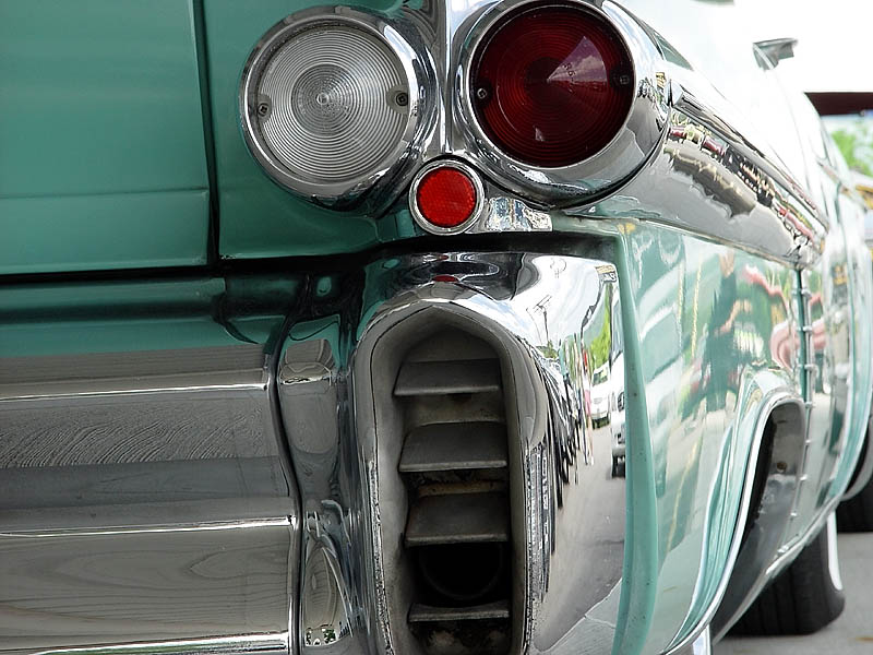 <b>Caddy</b><br><font size=1> by Bill Borne</font>