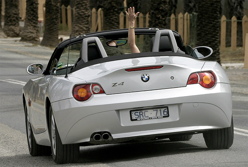 <b>Look no Hands</b><br><font size =2>john rawlings</font>