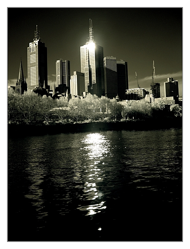 <b>10th</b><br>Late afternoon on the Yarra <br><font size=1>by David Parry</font>