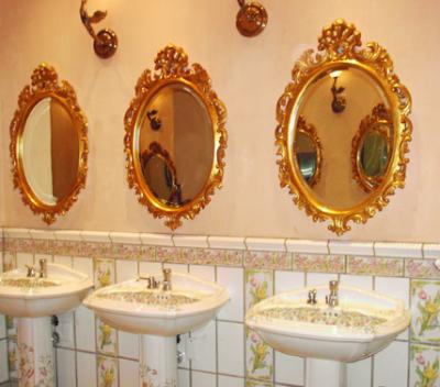 u35/sveetzel/medium/22965281.Bathroomcropcopy.jpg