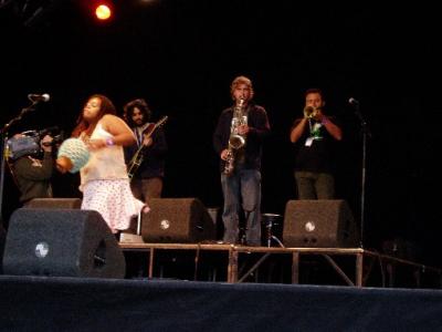 Live music provided by his band, Aparelhagem