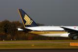 Singapore Airlines Boeing 777-212/ER (9V-SVF)