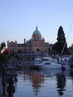 u35/world_of_sarah/medium/23037085.003VancouverIsland010ParliamentBuilding4web.jpg