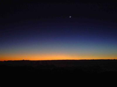 u35/world_of_sarah/medium/23072629.028HAWAIIMauiWaitingforsunriseatHaleakalaCraterweb.jpg