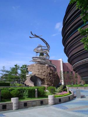 Sculpture at Jing Hua Cheng shopping mall