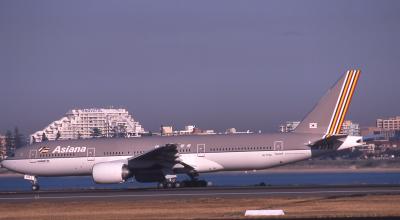 HL7732  Asiana B777 taxing to hold 34L.jpg