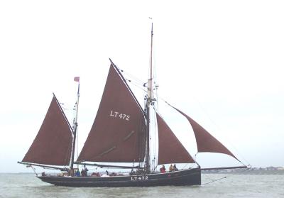 u36/andybeck/medium/34462430.barge.jpg