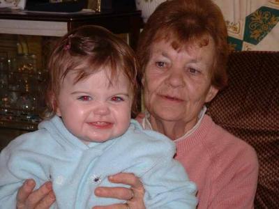 u36/anthonyr/medium/23498907.GrannyandLittleC9.jpg