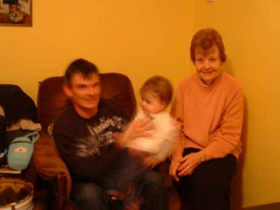 u36/anthonyr/medium/23498911.GrannyandUncleandLittleC4.jpg