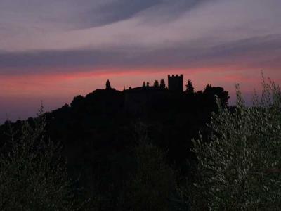 u36/anthonyr/medium/32386107.200408ItalyVarnaatnight03.jpg