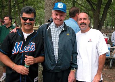 Artie poses with the TV stars.