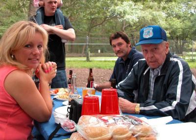 u36/bklyncmt/medium/32293585.71Medium040807PicnicMED024.jpg