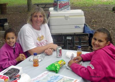 u36/bklyncmt/medium/32322266.040807PicnicJeanMed003.jpg