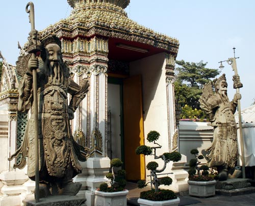 One of numerous gates, Wat Pho