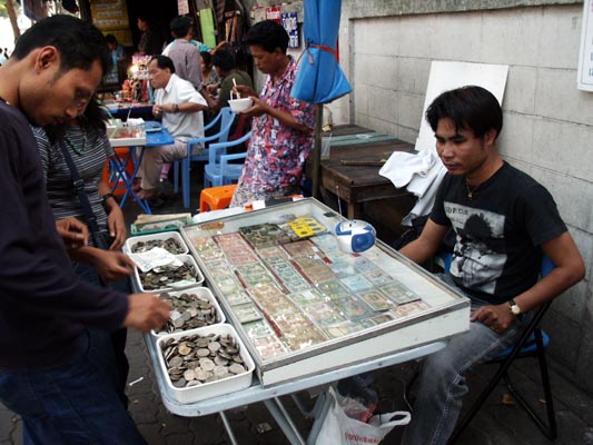 Streetside coin dealer, Thanon Mahathat, near the Grand Palace