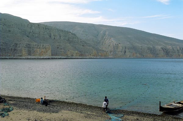 Pulling in the nets, Musandam, near the Golden Tulip