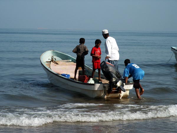 Shoving off after the catch is sold, Barka